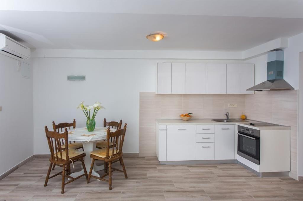 Apartments Anka Тръстено Екстериор снимка